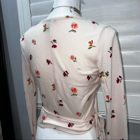 Floral Wrap Crop - Picture 4 of 4
